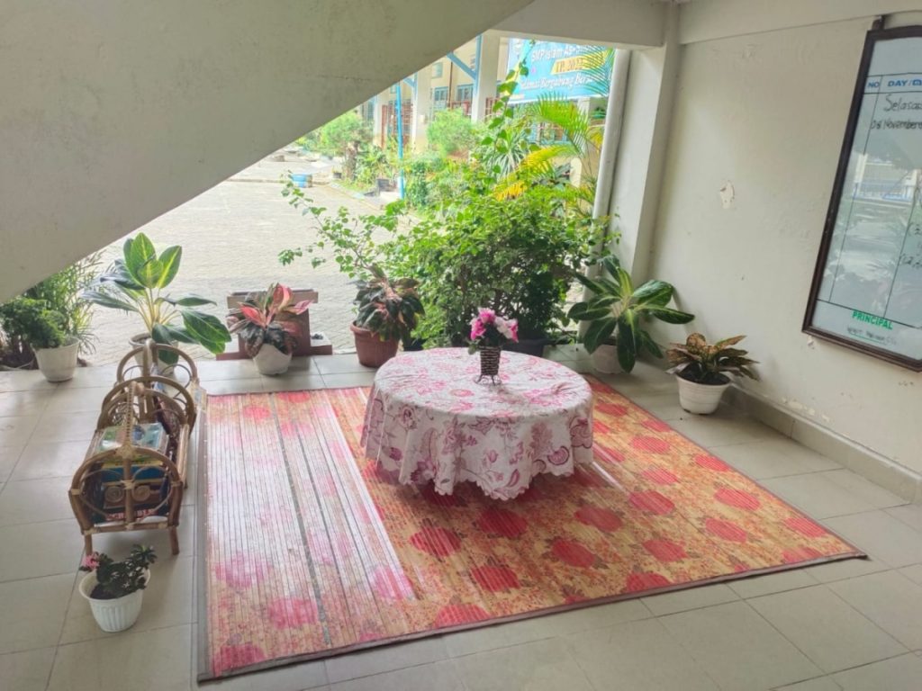 pojok baca perpustakaan asshofa